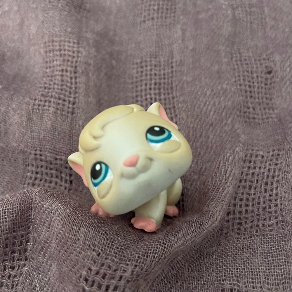 Littlest Pet Shop LPS/Guinea Pig 2004 Blue Eyes
